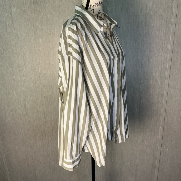 Banana Republic Green and White Striped Button Down Shirt - Picture 3 of 12